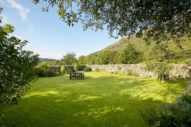 Wrynose Cottage - private walled garden just a few yards away