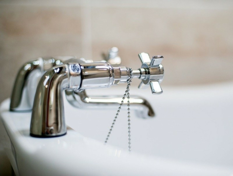 Whillan Beck Cottage's slipper bath with over bath shower